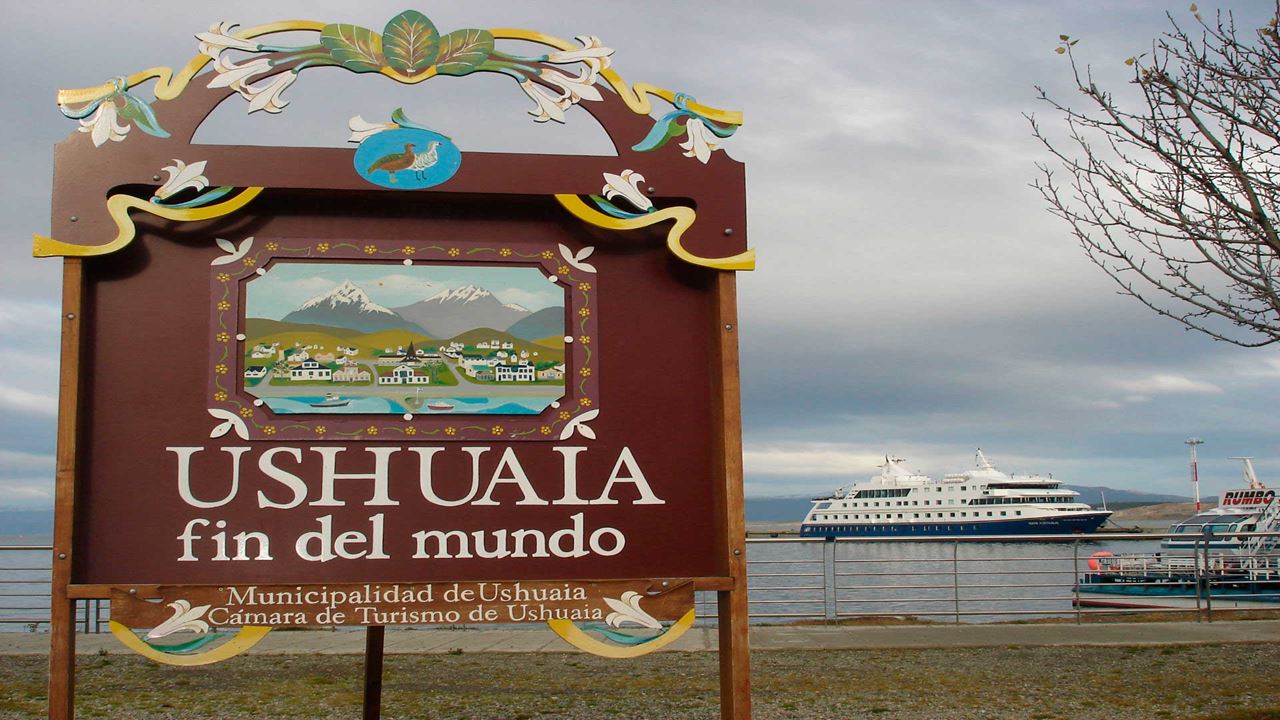 Passeio Pela Cidade De Ushuaia Em Um Ônibus De Dois Andares foto 2