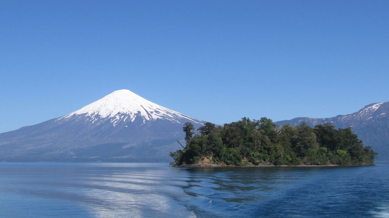 Esmeralda Voyage, Sail To Peulla Through Todos Los Santos Lake foto 4