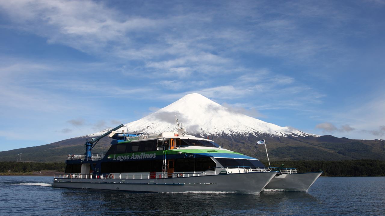 Esmeralda Voyage, Sail To Peulla Through Todos Los Santos Lake foto 13