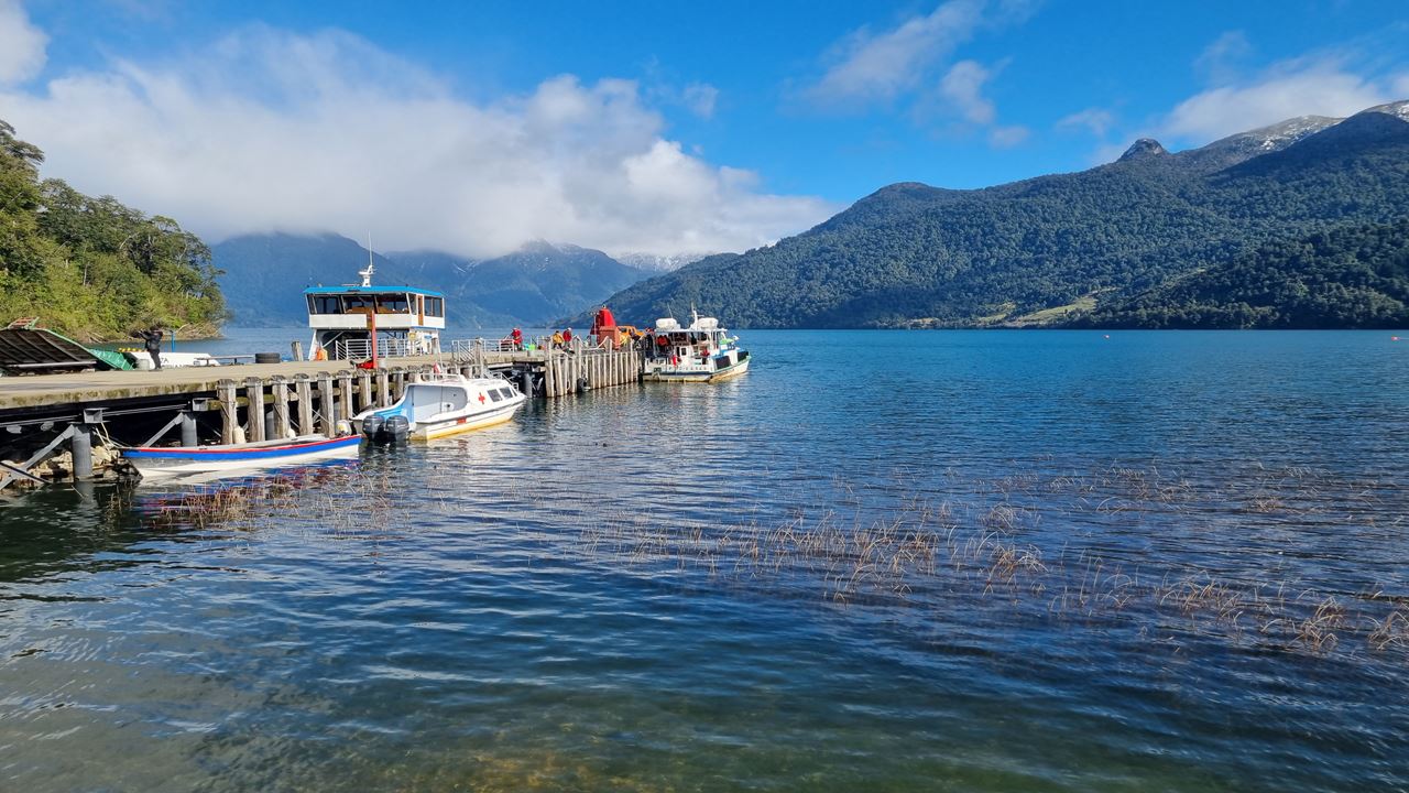 Esmeralda Voyage, Sail To Peulla Through Todos Los Santos Lake foto 12