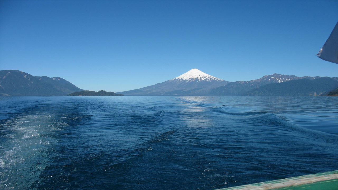 Esmeralda Voyage, Sail To Peulla Through Todos Los Santos Lake foto 6