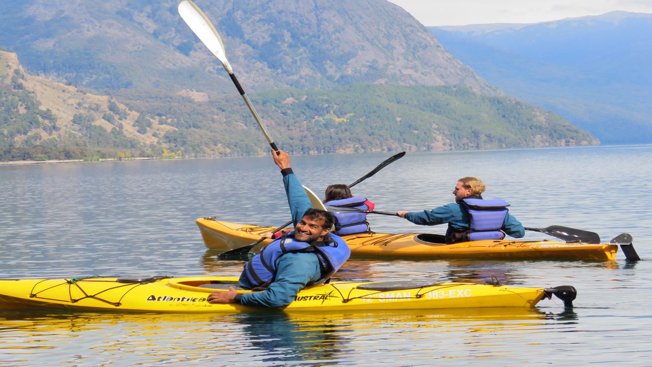 Kayak Experience In Lake Lacar And Pichi Machonico foto 1
