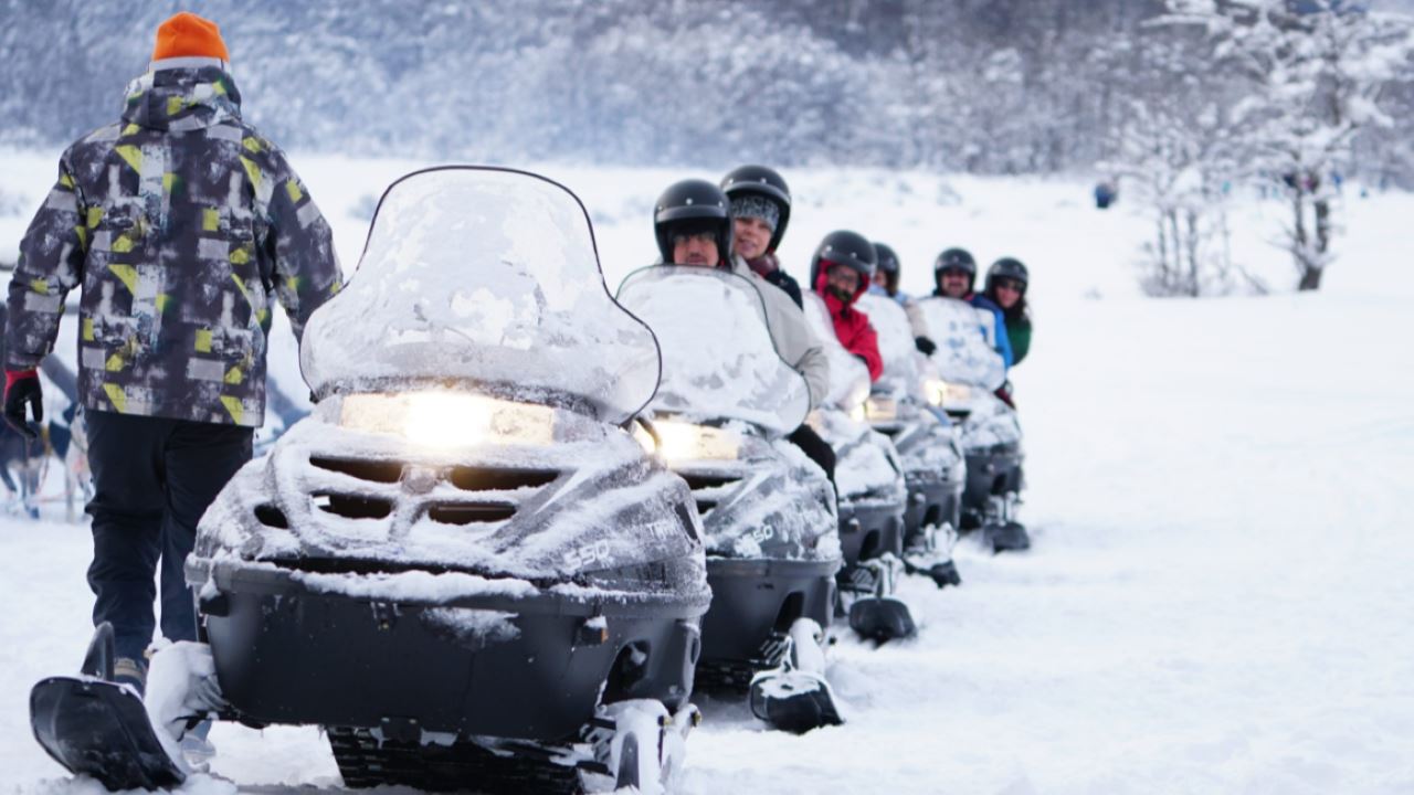 Aventure Hivernale D`une Journée Complète Avec Randonnée Et Utv foto 4