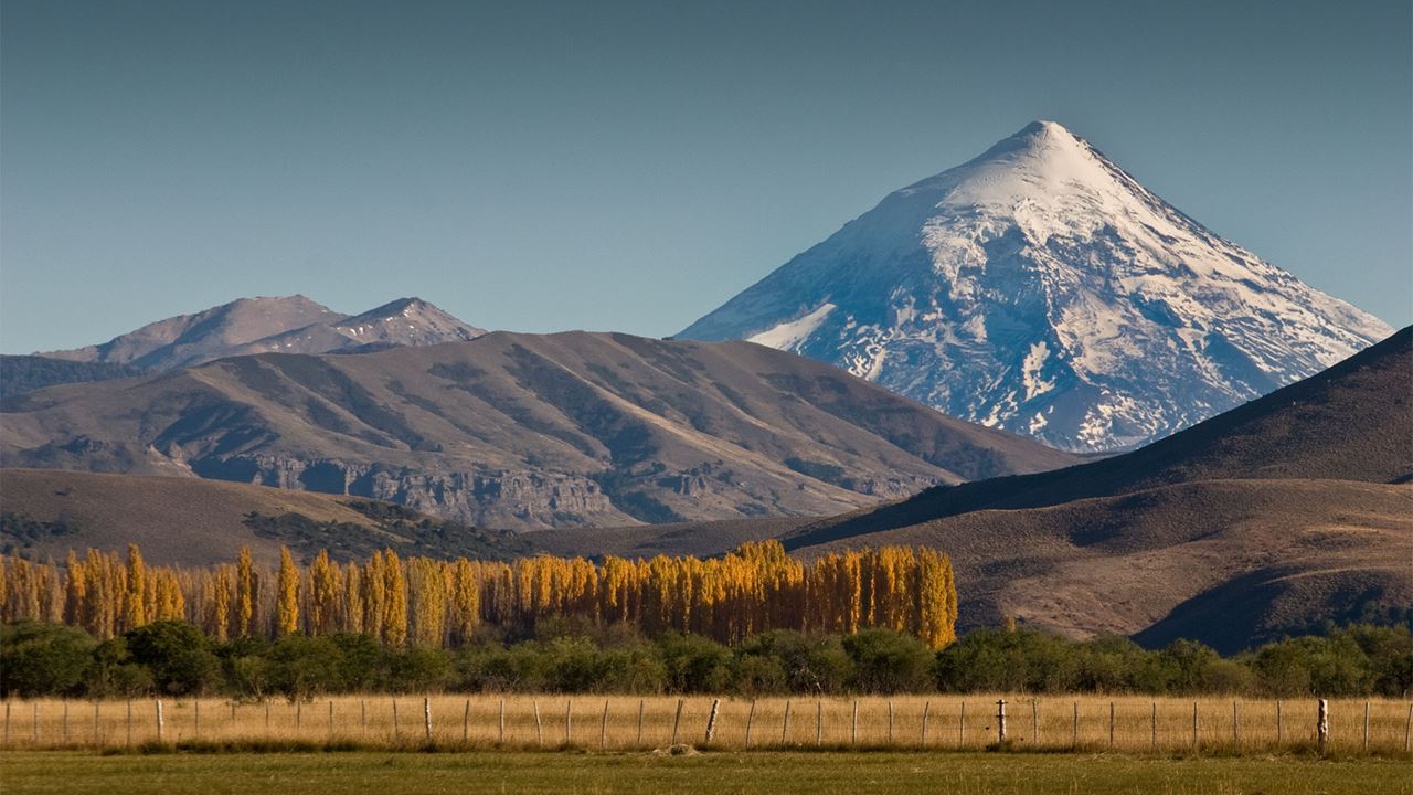 Lake Huechulafquen And Volcan Lanin foto 4